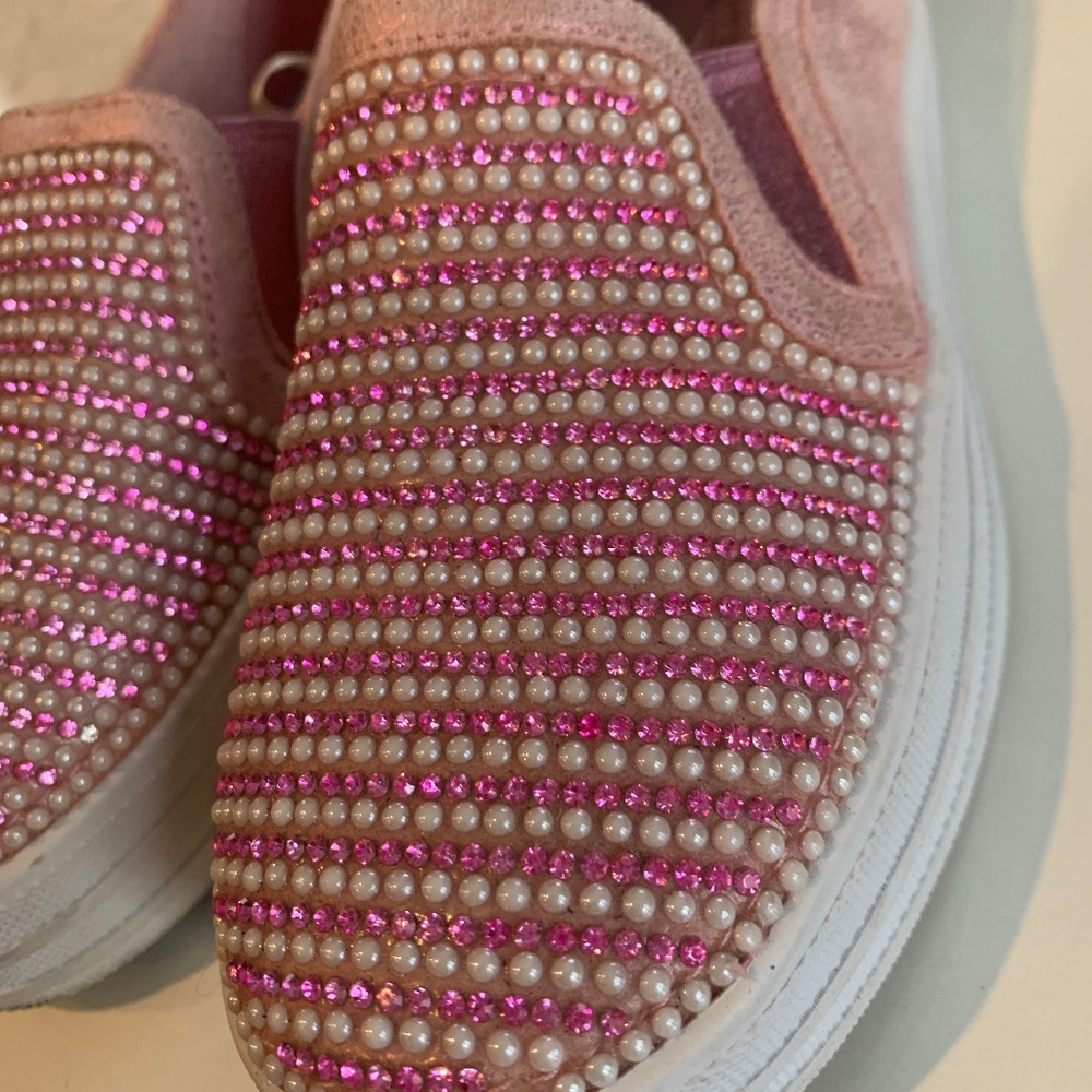 Girls skecher memory foam since 12